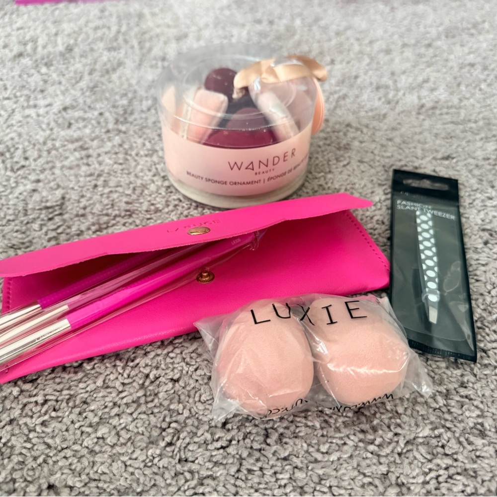 Assortment *NEW* makeup application tools